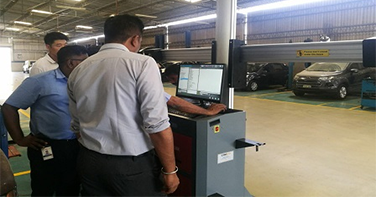 Engineers made the training of 3D wheel aligner to distributor.